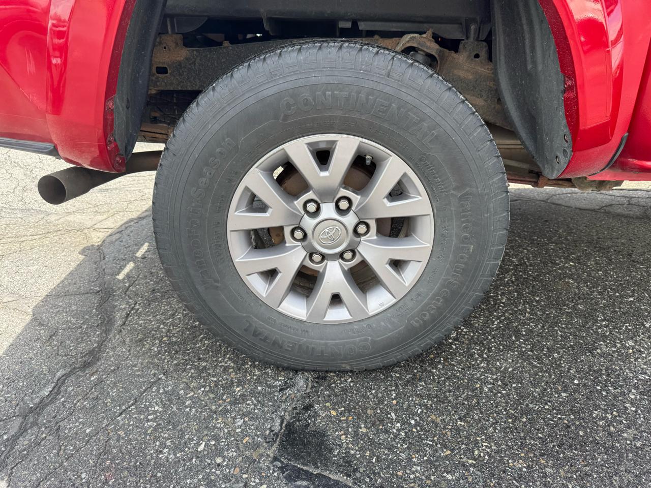 Toyota Tacoma SR5 Double Cab 5' Bed V6 4x4 AT (Natl) 2017