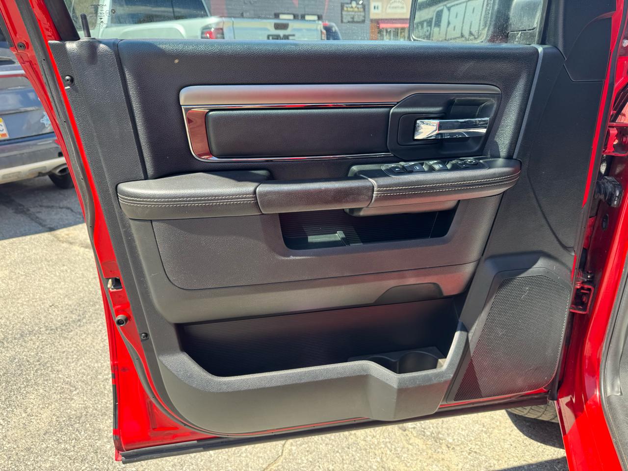 RAM 1500 Night 4x4 Quad Cab 6'4" Box 2017