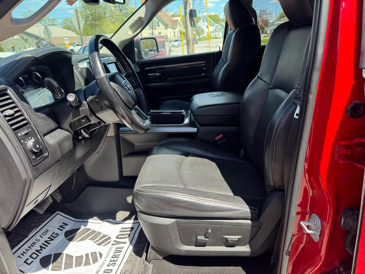 RAM 1500 Night 4x4 Quad Cab 6'4" Box 2017