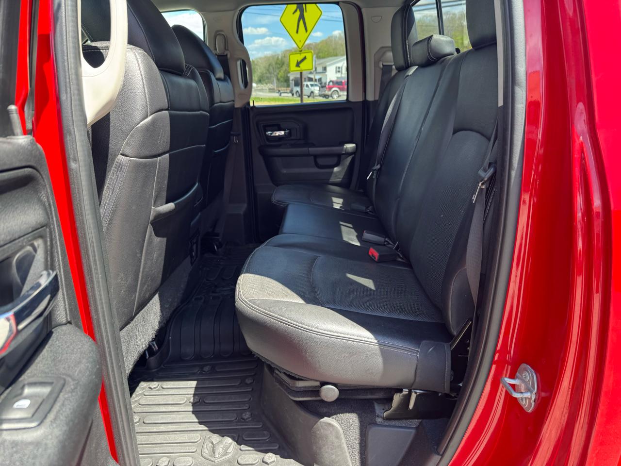 RAM 1500 Night 4x4 Quad Cab 6'4" Box 2017