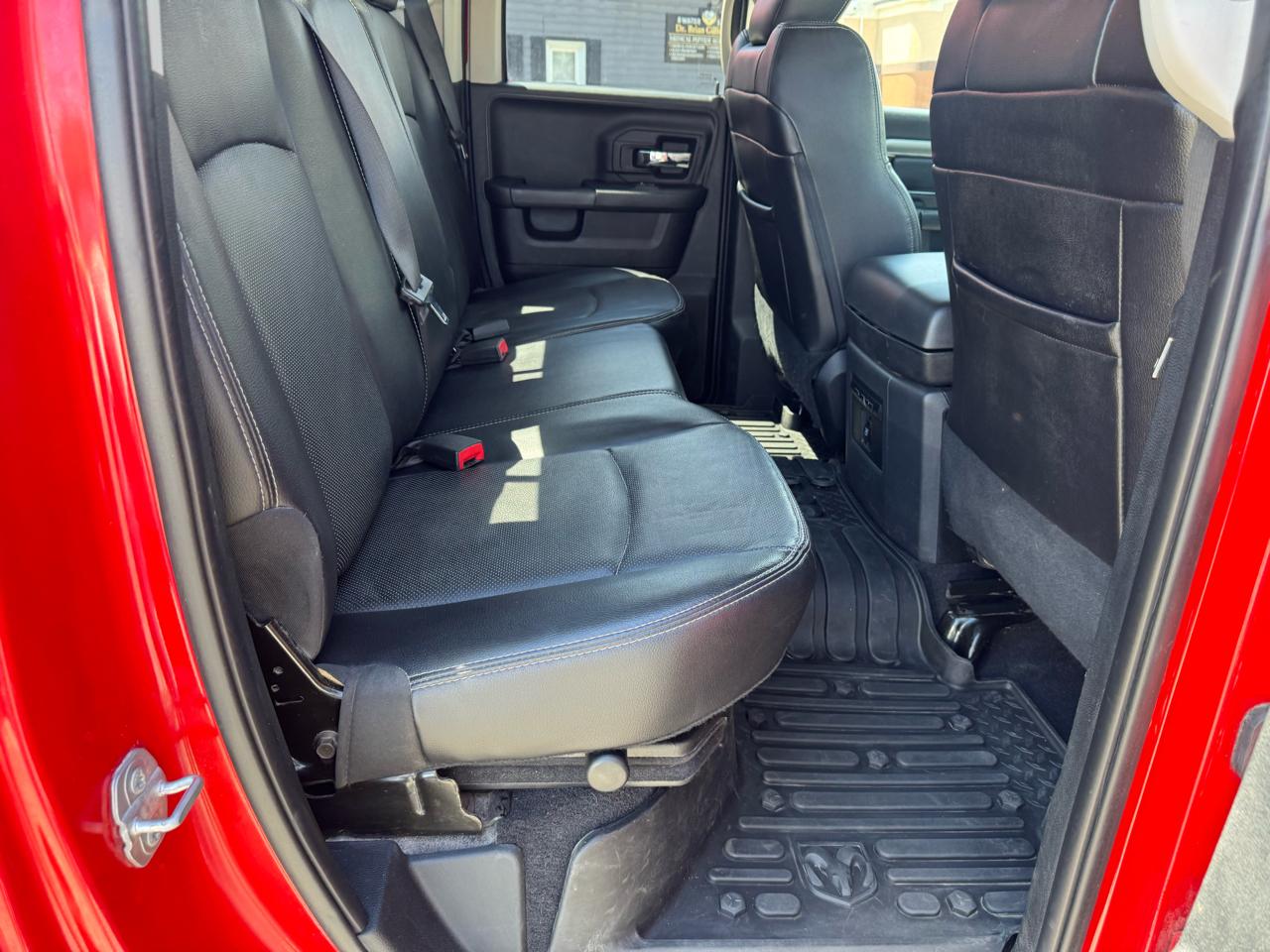 RAM 1500 Night 4x4 Quad Cab 6'4" Box 2017