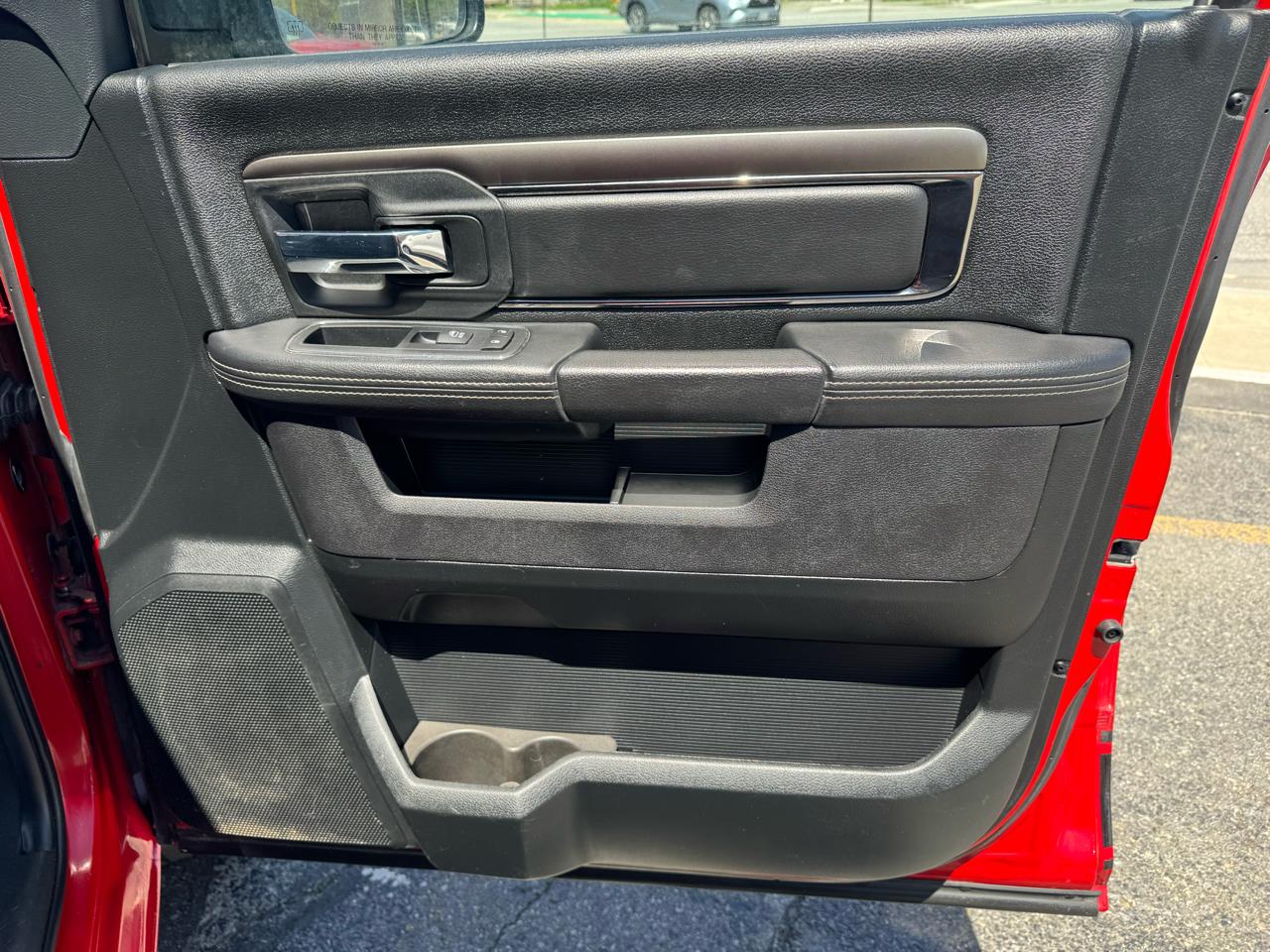 RAM 1500 Night 4x4 Quad Cab 6'4" Box 2017