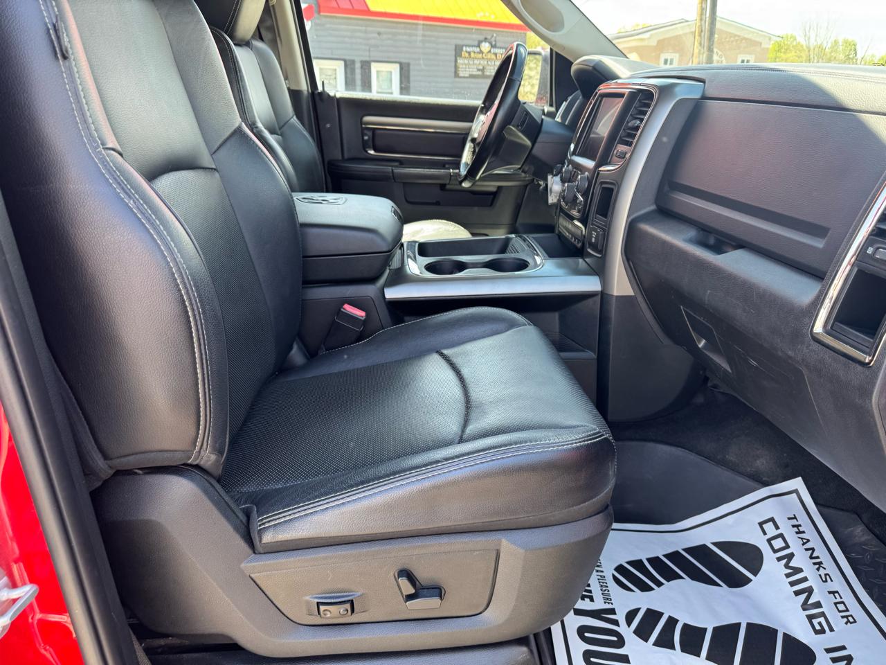 RAM 1500 Night 4x4 Quad Cab 6'4" Box 2017