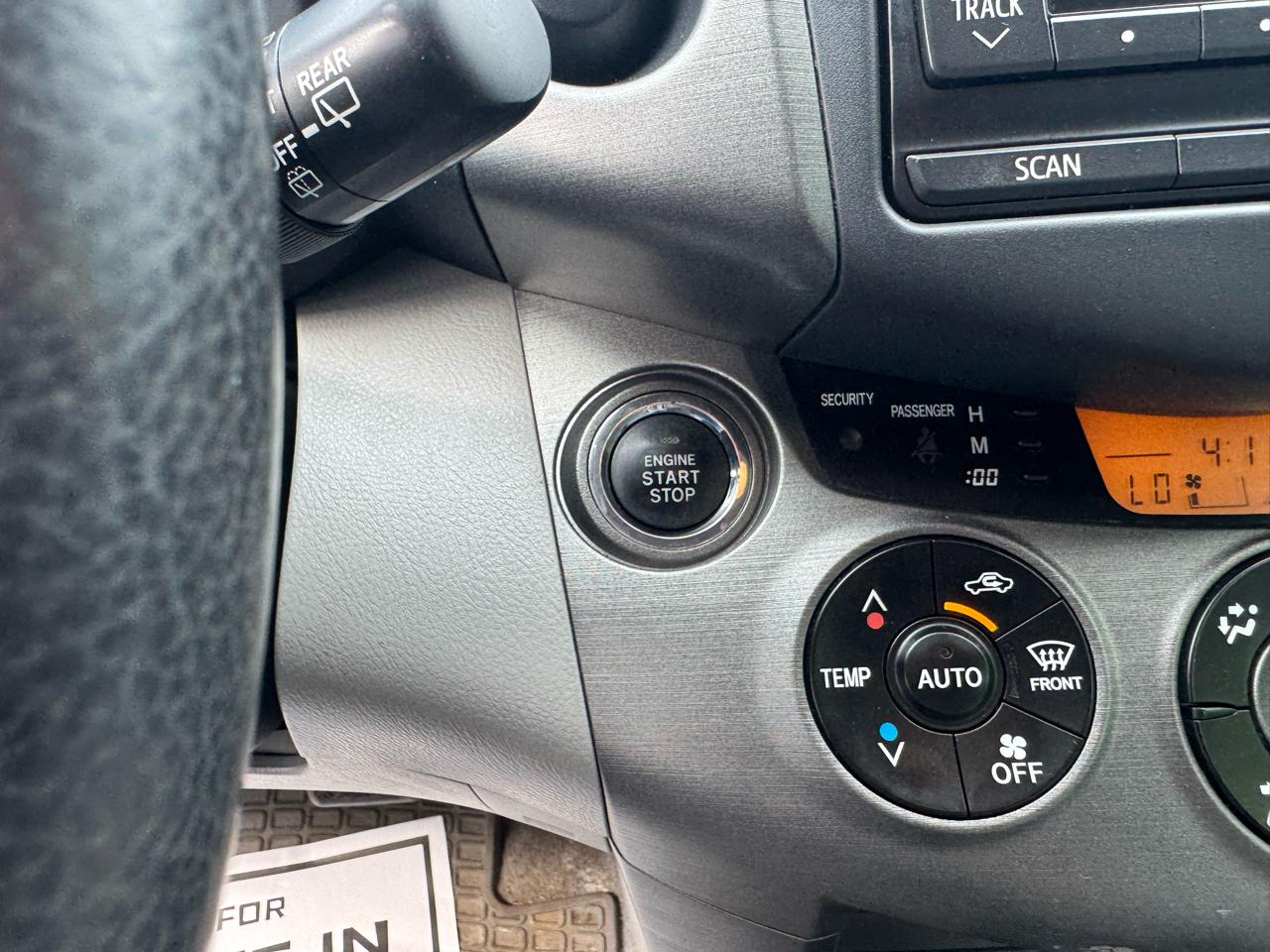 Toyota RAV4 4WD 4dr V6 Limited (Natl) 2012