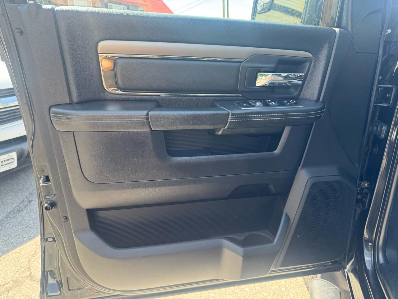 RAM 2500 Big Horn 4x4 Crew Cab 6'4" Box 2017