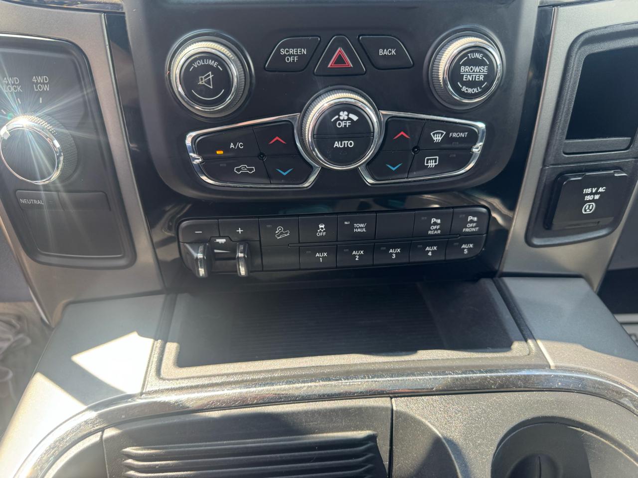 RAM 2500 Big Horn 4x4 Crew Cab 6'4" Box 2017