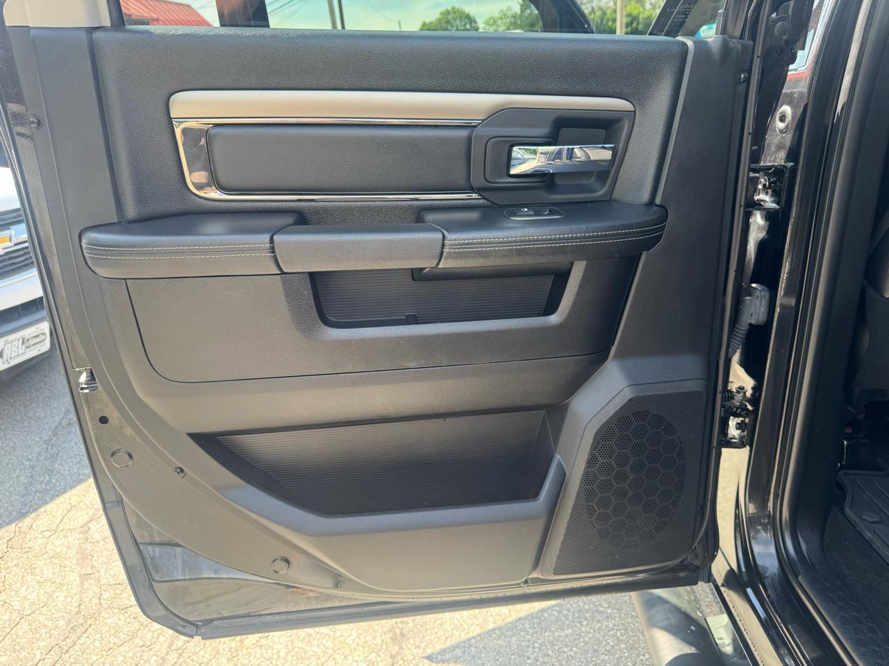 RAM 2500 Big Horn 4x4 Crew Cab 6'4" Box 2017