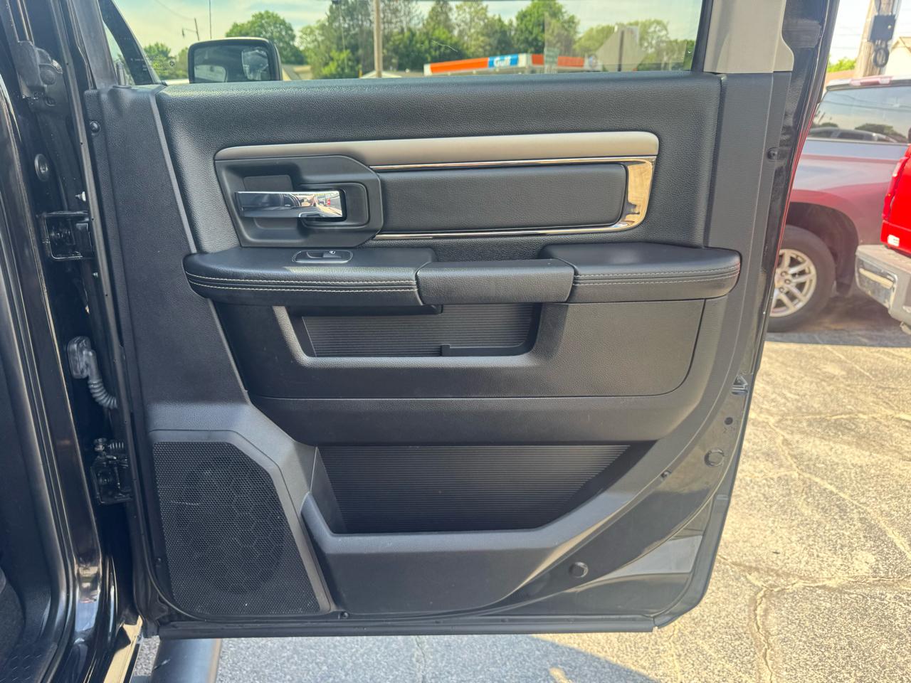 RAM 2500 Big Horn 4x4 Crew Cab 6'4" Box 2017