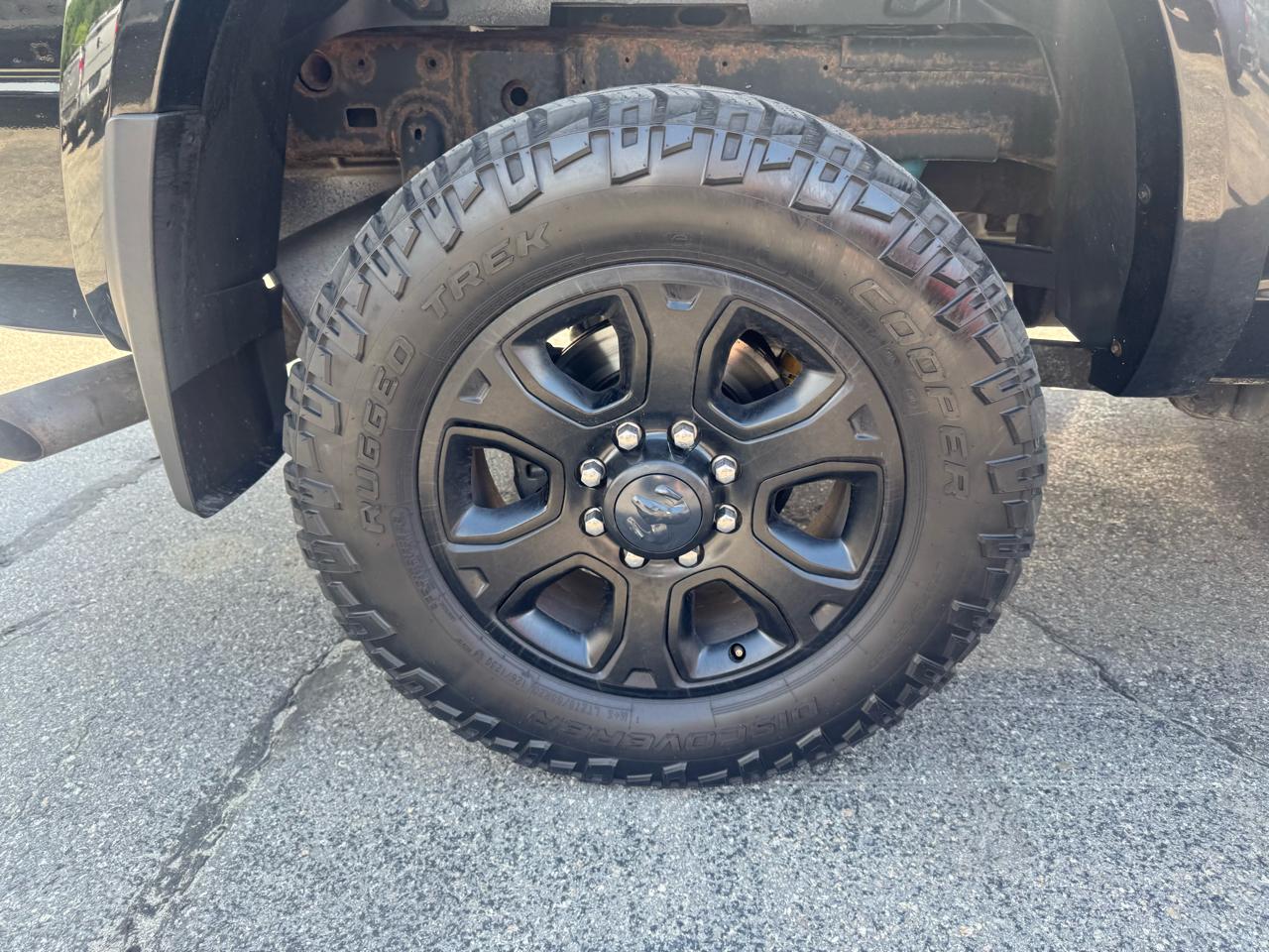 RAM 2500 Big Horn 4x4 Crew Cab 6'4" Box 2017