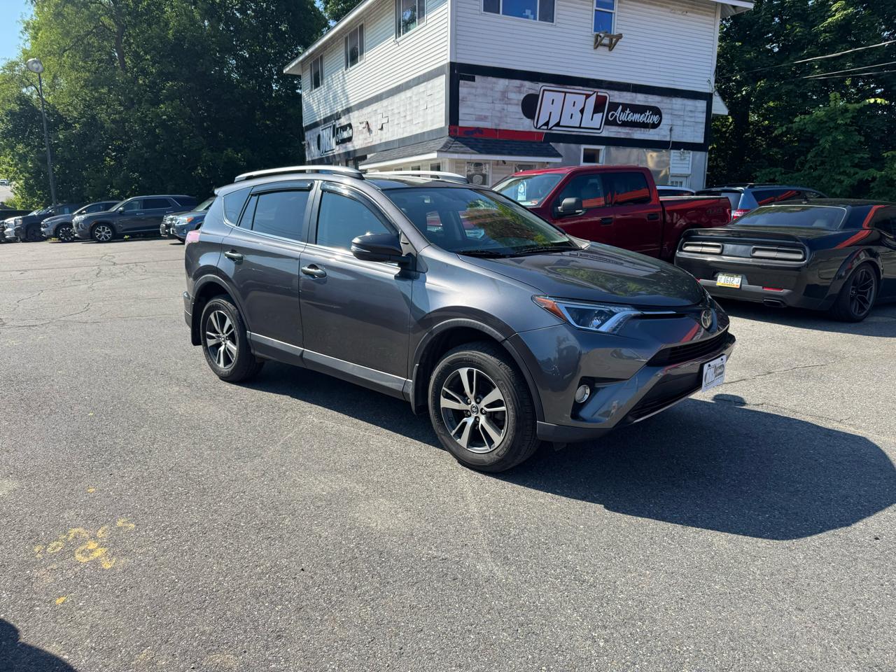 Toyota RAV4 XLE AWD (Natl) 2018