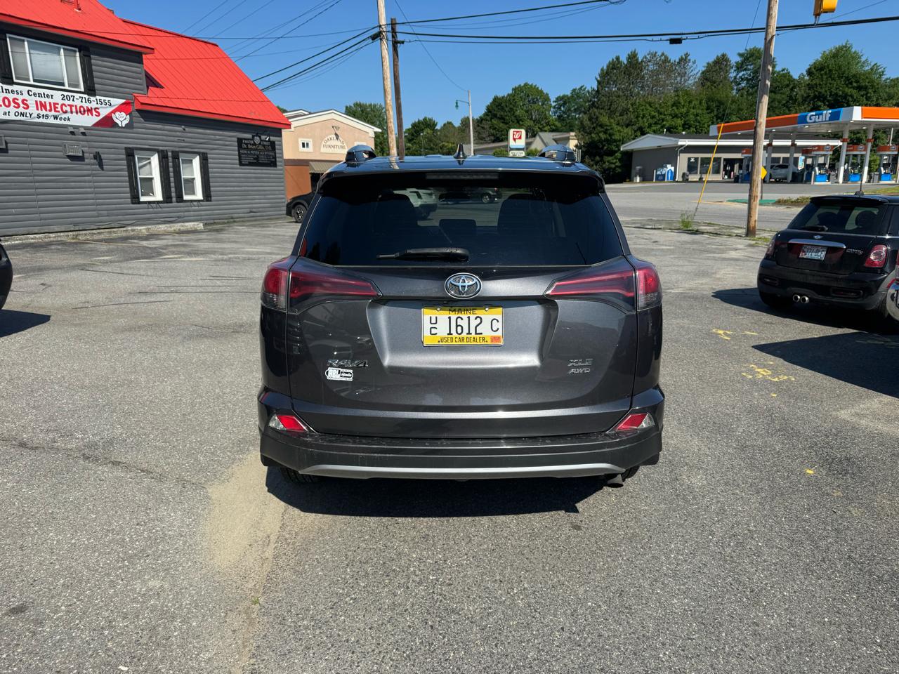 Toyota RAV4 XLE AWD (Natl) 2018