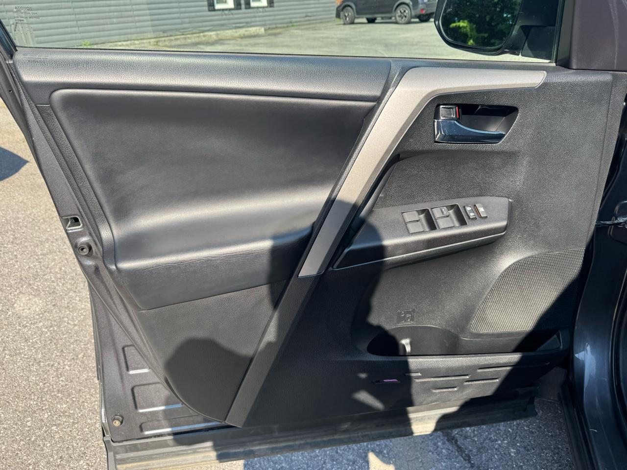 Toyota RAV4 XLE AWD (Natl) 2018