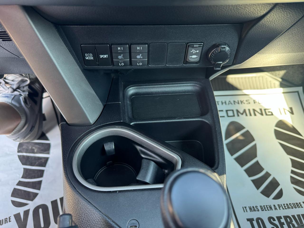Toyota RAV4 XLE AWD (Natl) 2018