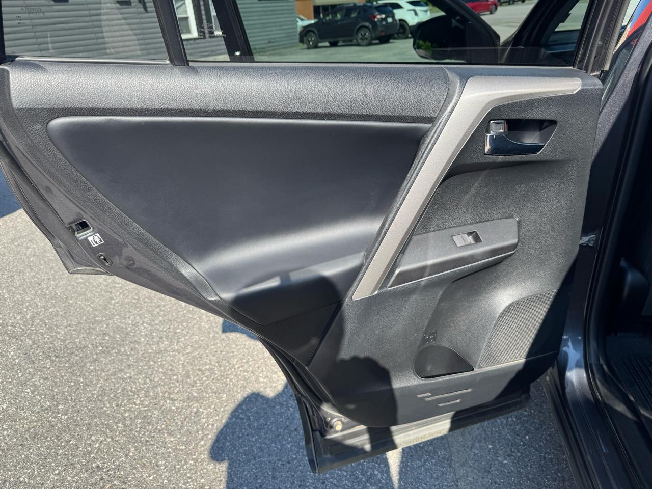 Toyota RAV4 XLE AWD (Natl) 2018
