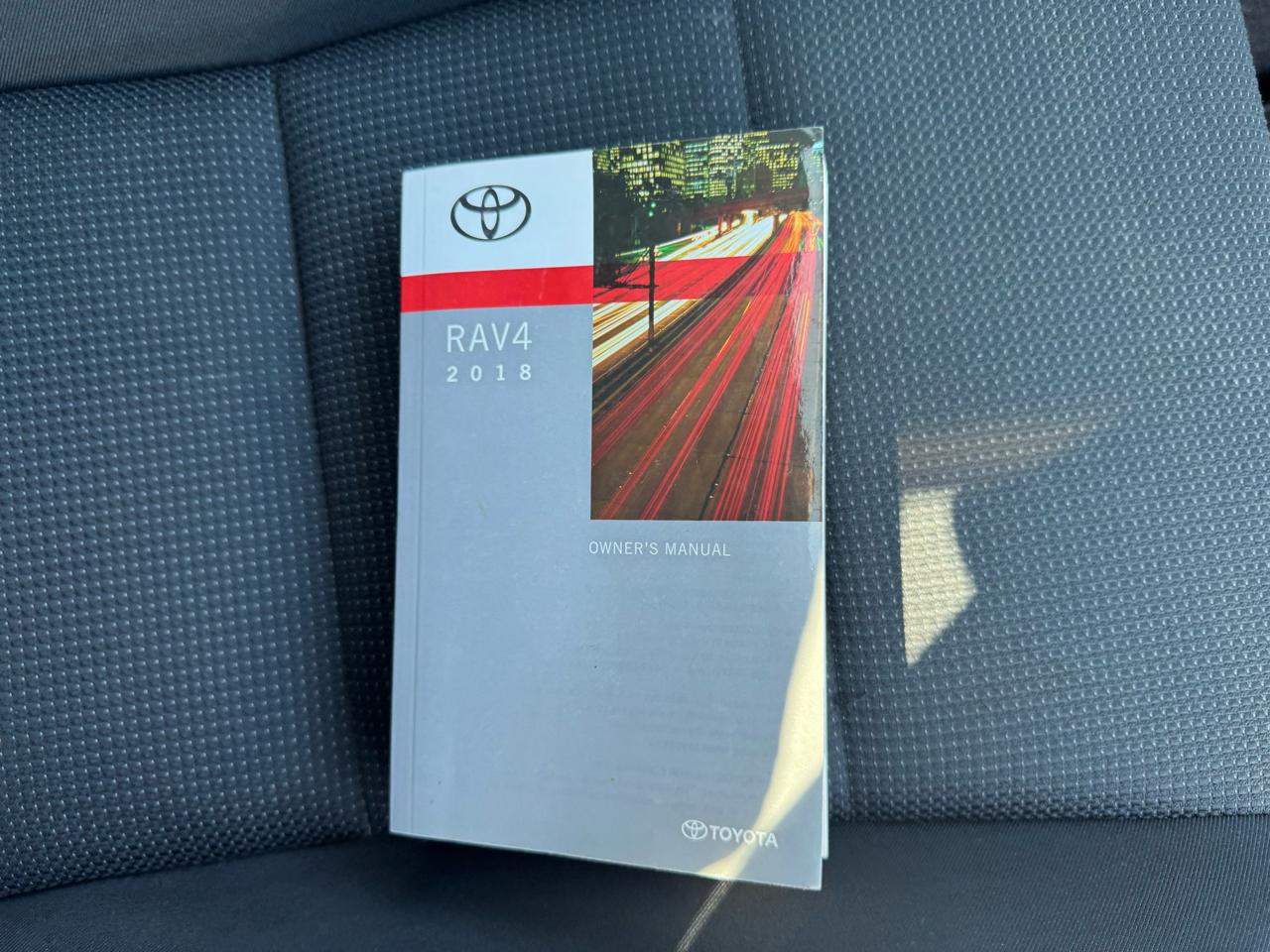 Toyota RAV4 XLE AWD (Natl) 2018