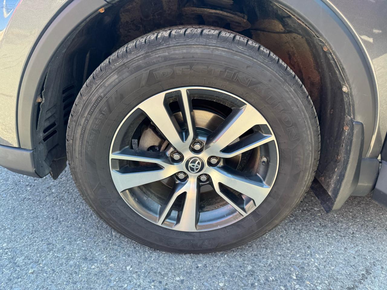Toyota RAV4 XLE AWD (Natl) 2018