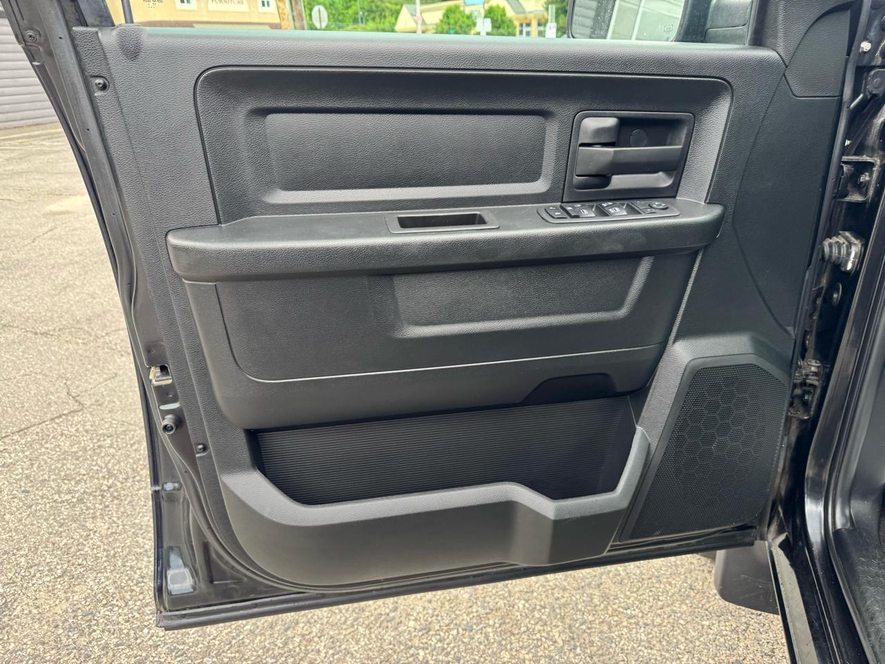 RAM 1500 Express 4x4 Quad Cab 6'4" Box 2018