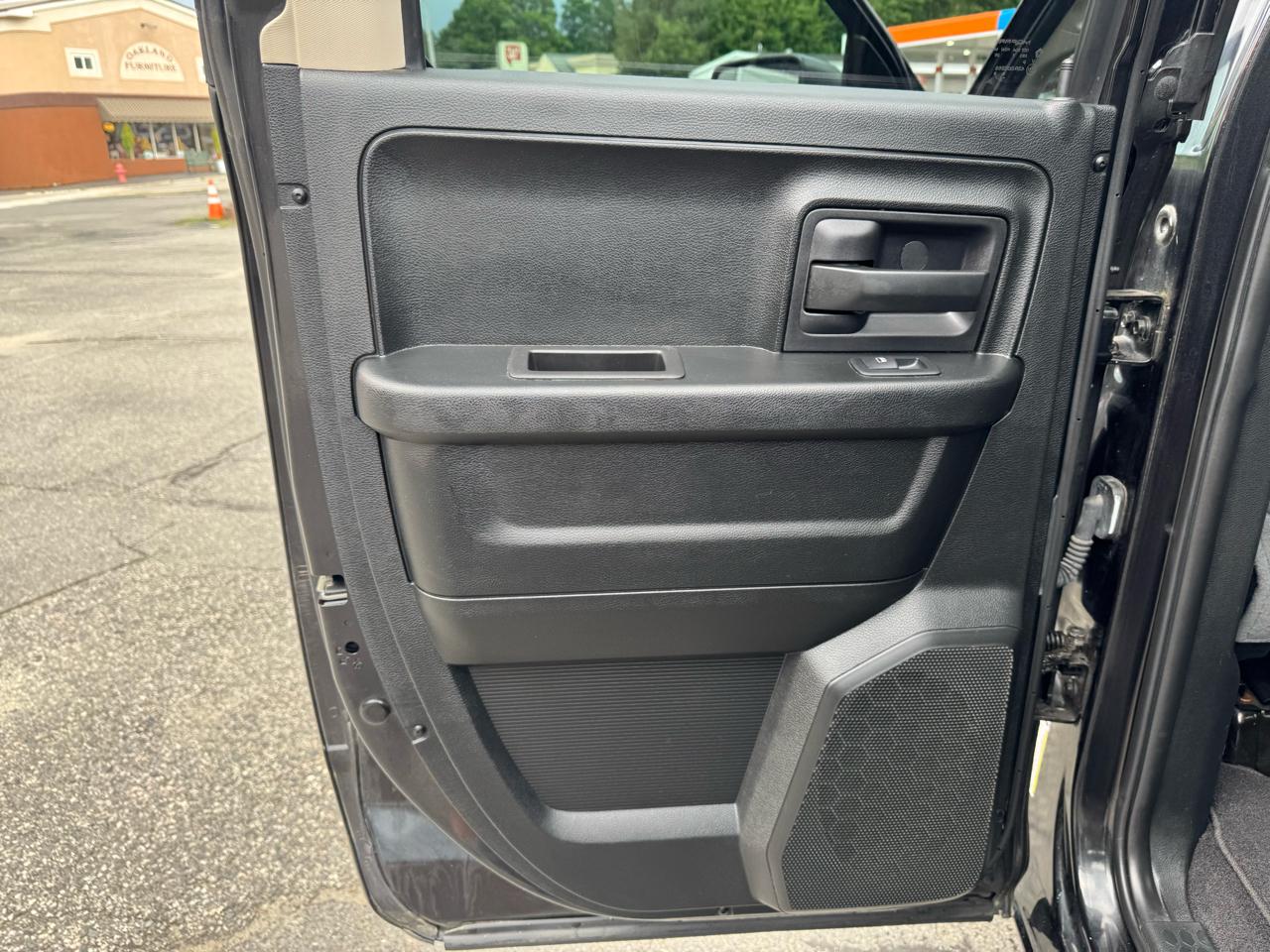 RAM 1500 Express 4x4 Quad Cab 6'4" Box 2018