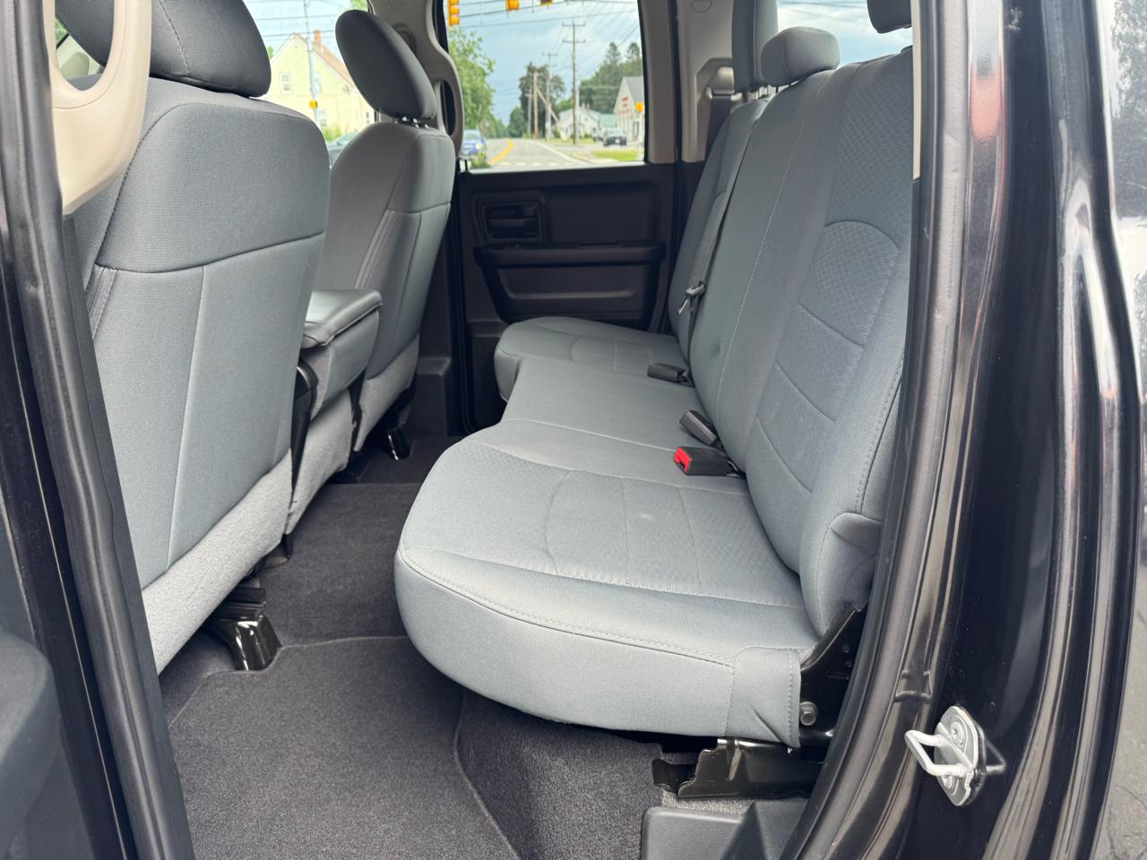 RAM 1500 Express 4x4 Quad Cab 6'4" Box 2018