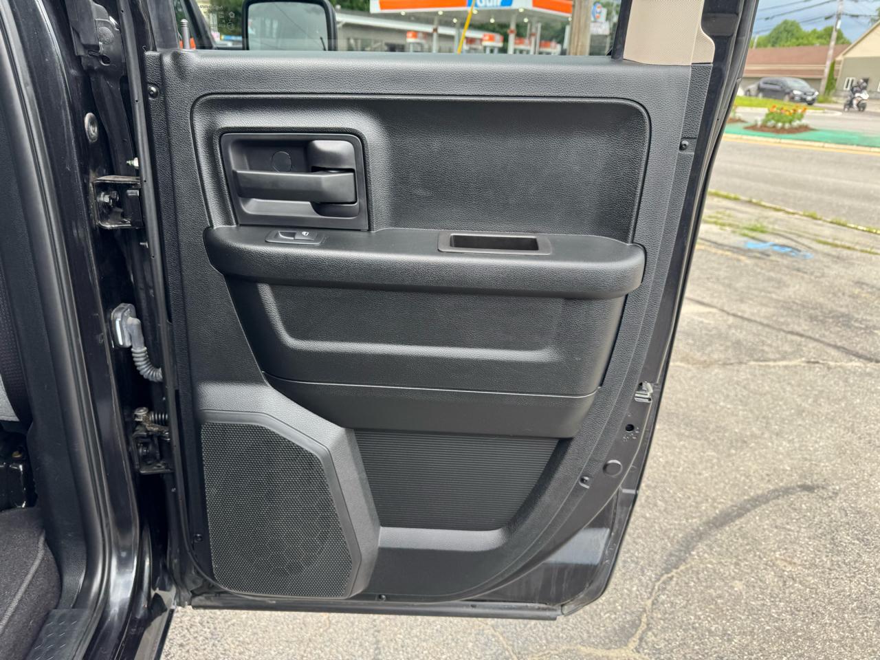 RAM 1500 Express 4x4 Quad Cab 6'4" Box 2018