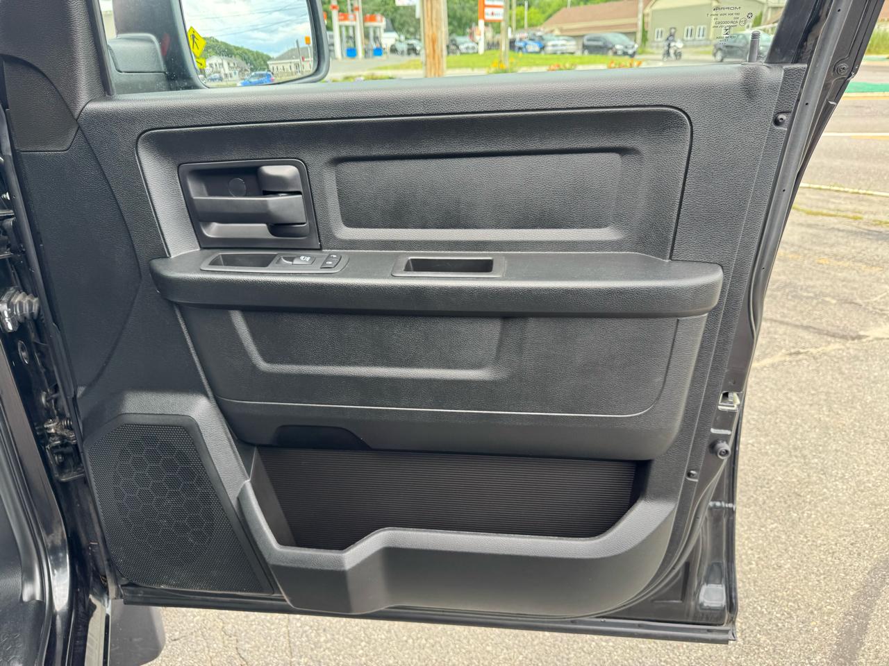 RAM 1500 Express 4x4 Quad Cab 6'4" Box 2018