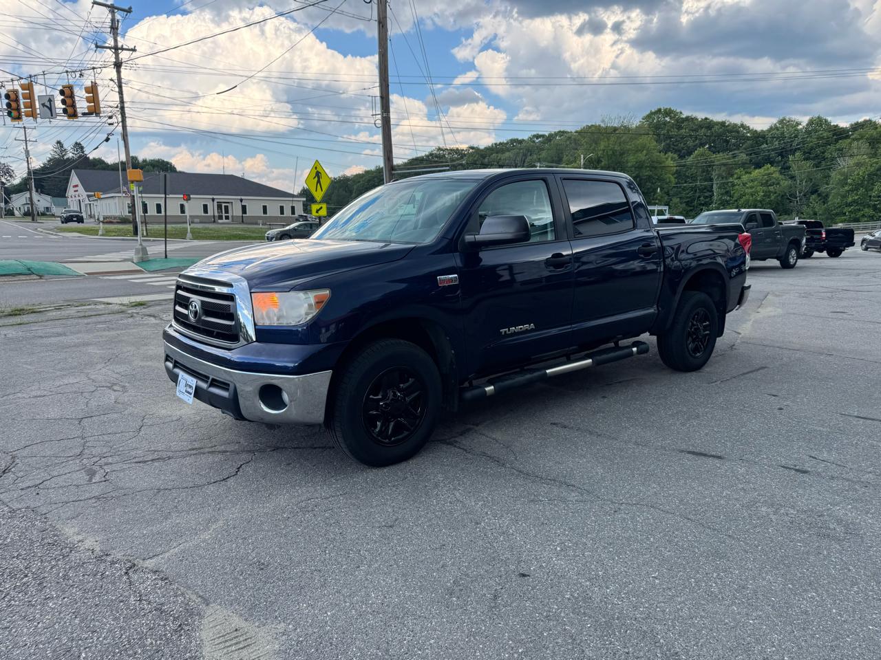 Toyota Tundra 4WD Truck CrewMax 5.7L V8 6-Spd AT (Natl) 2012