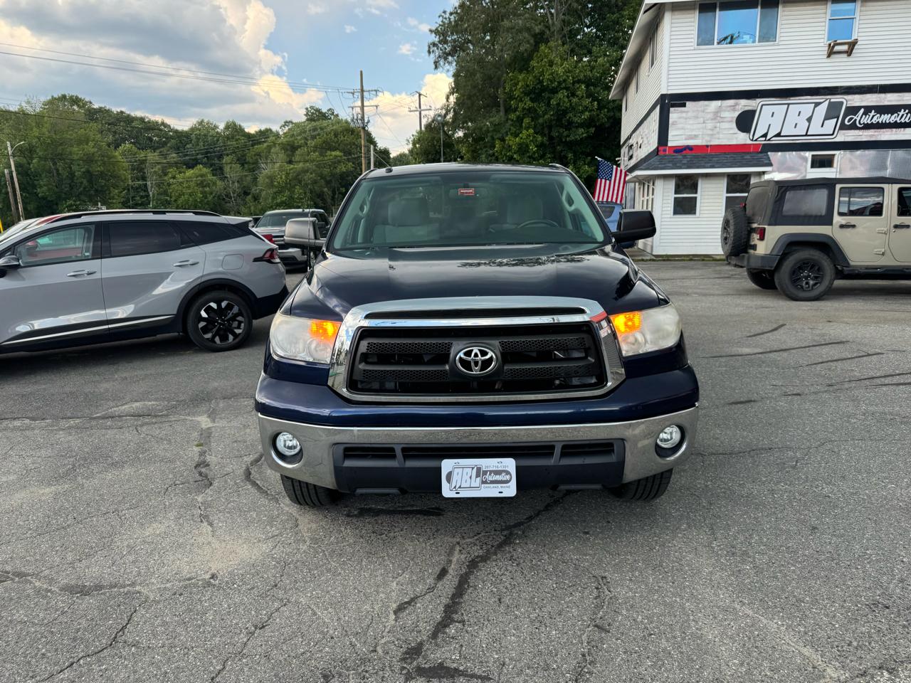 Toyota Tundra 4WD Truck CrewMax 5.7L V8 6-Spd AT (Natl) 2012