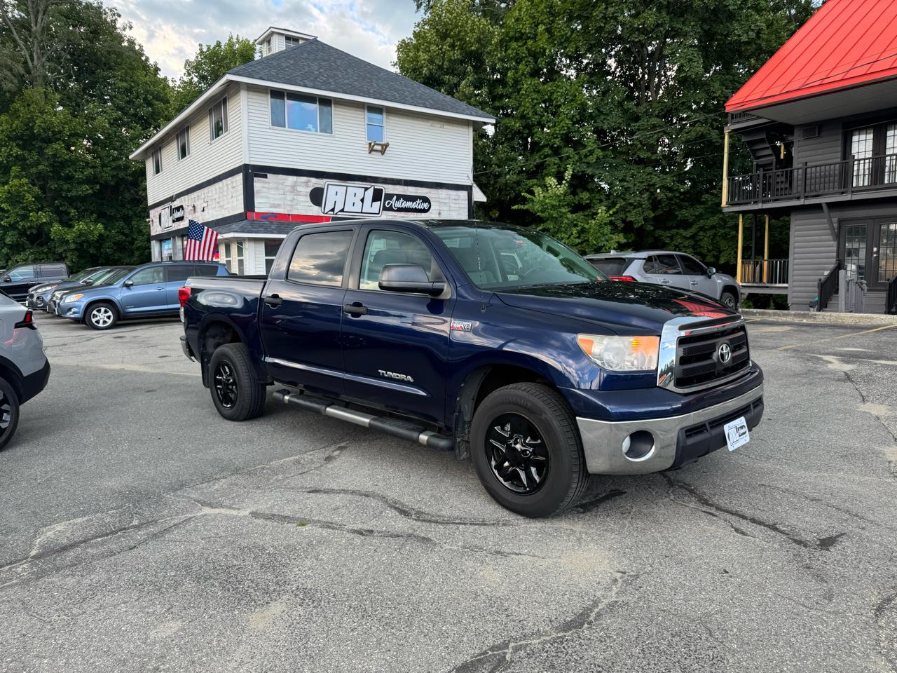 Toyota Tundra 4WD Truck CrewMax 5.7L V8 6-Spd AT (Natl) 2012