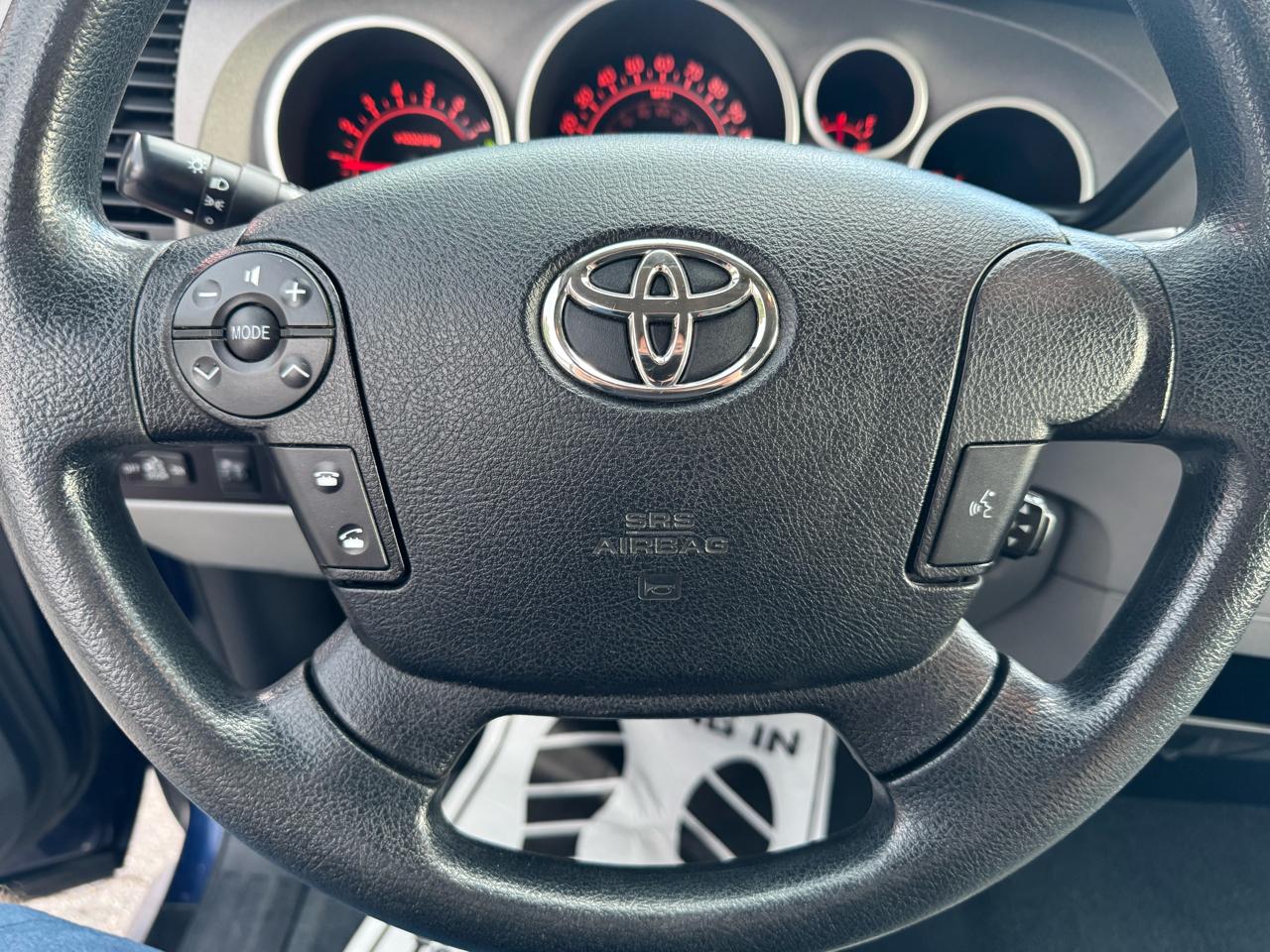 Toyota Tundra 4WD Truck CrewMax 5.7L V8 6-Spd AT (Natl) 2012