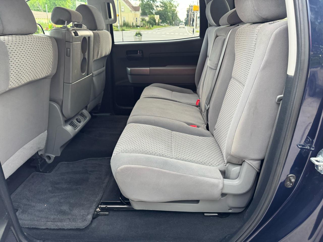 Toyota Tundra 4WD Truck CrewMax 5.7L V8 6-Spd AT (Natl) 2012
