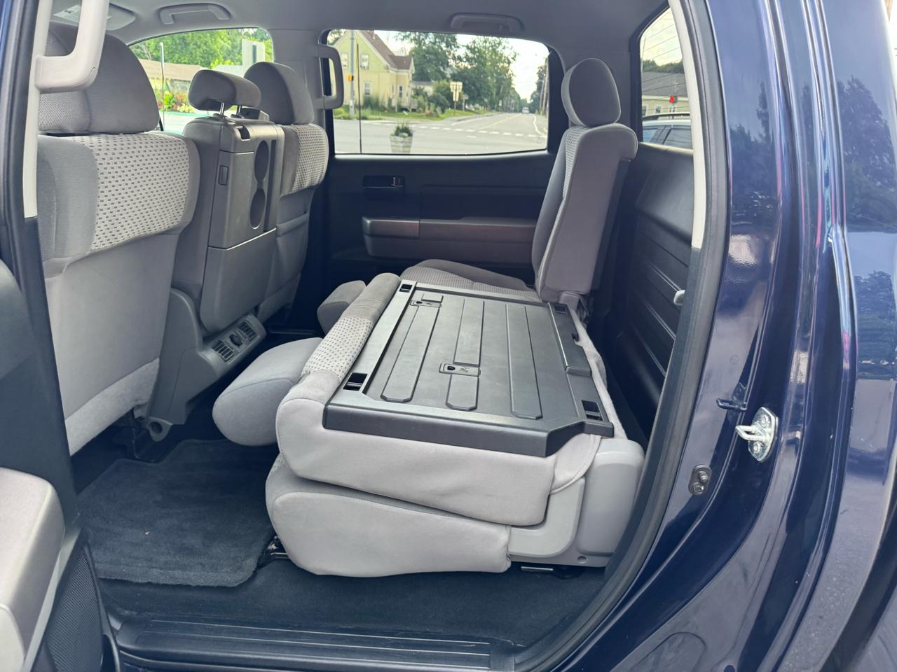 Toyota Tundra 4WD Truck CrewMax 5.7L V8 6-Spd AT (Natl) 2012