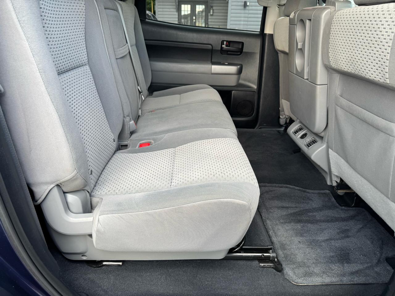 Toyota Tundra 4WD Truck CrewMax 5.7L V8 6-Spd AT (Natl) 2012