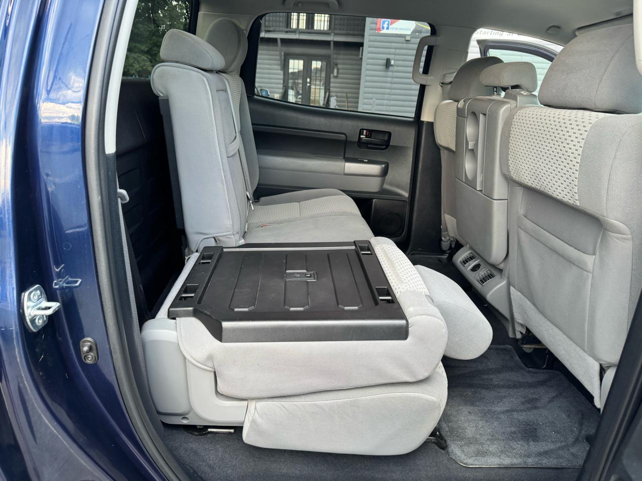 Toyota Tundra 4WD Truck CrewMax 5.7L V8 6-Spd AT (Natl) 2012