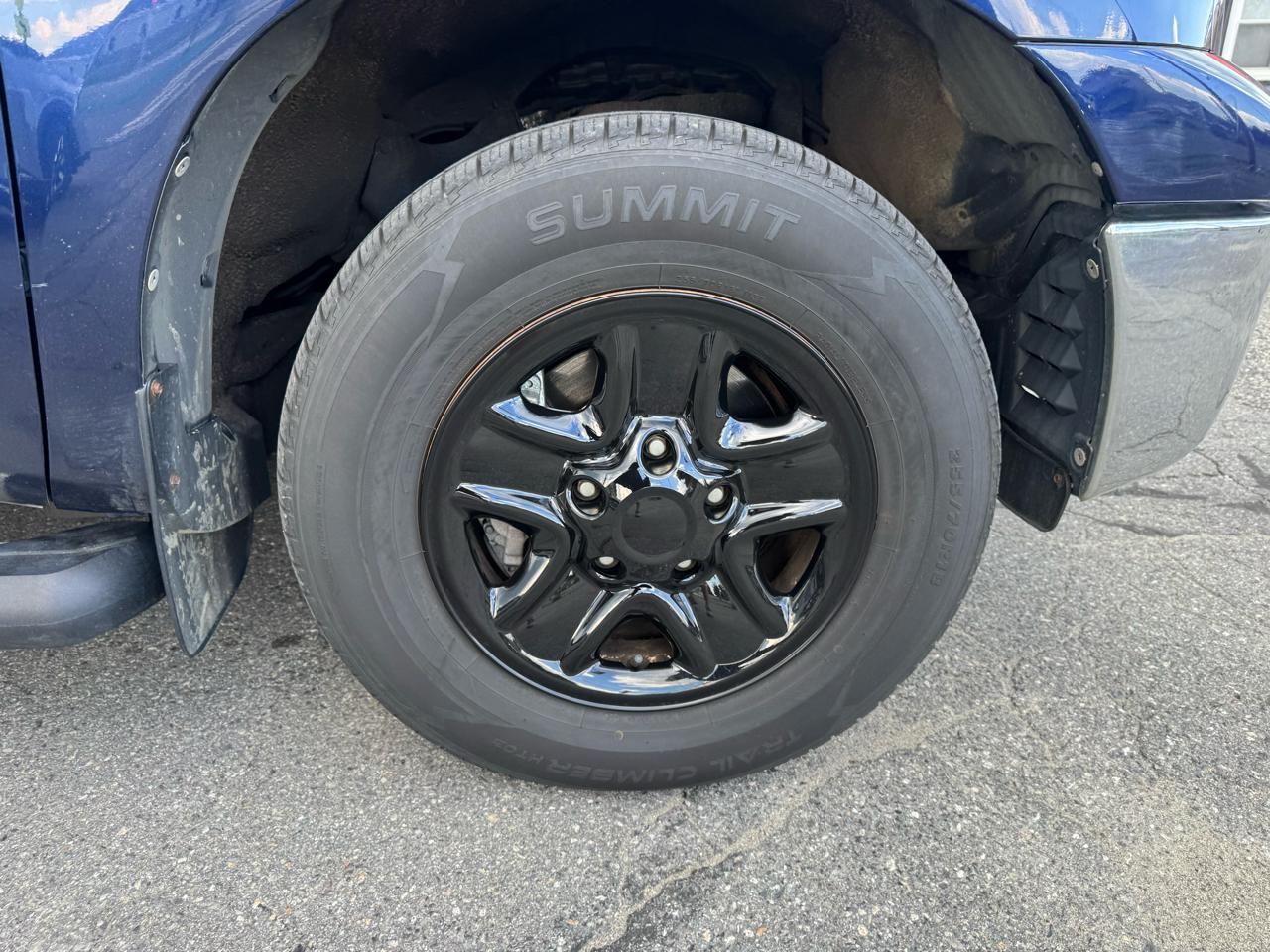Toyota Tundra 4WD Truck CrewMax 5.7L V8 6-Spd AT (Natl) 2012