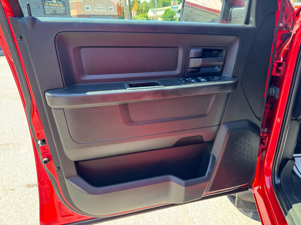 RAM 1500 Classic Express 4x4 Quad Cab 6'4" Box 2019