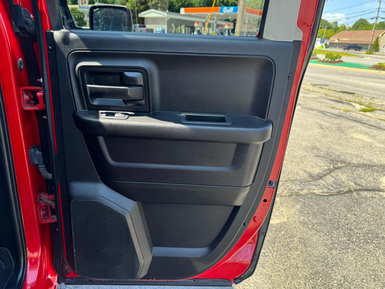 RAM 1500 Classic Express 4x4 Quad Cab 6'4" Box 2019