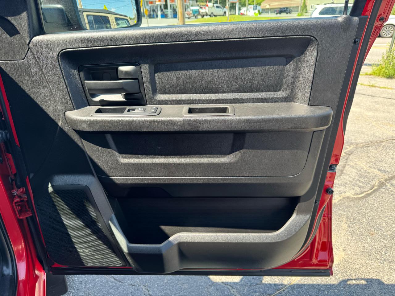RAM 1500 Classic Express 4x4 Quad Cab 6'4" Box 2019