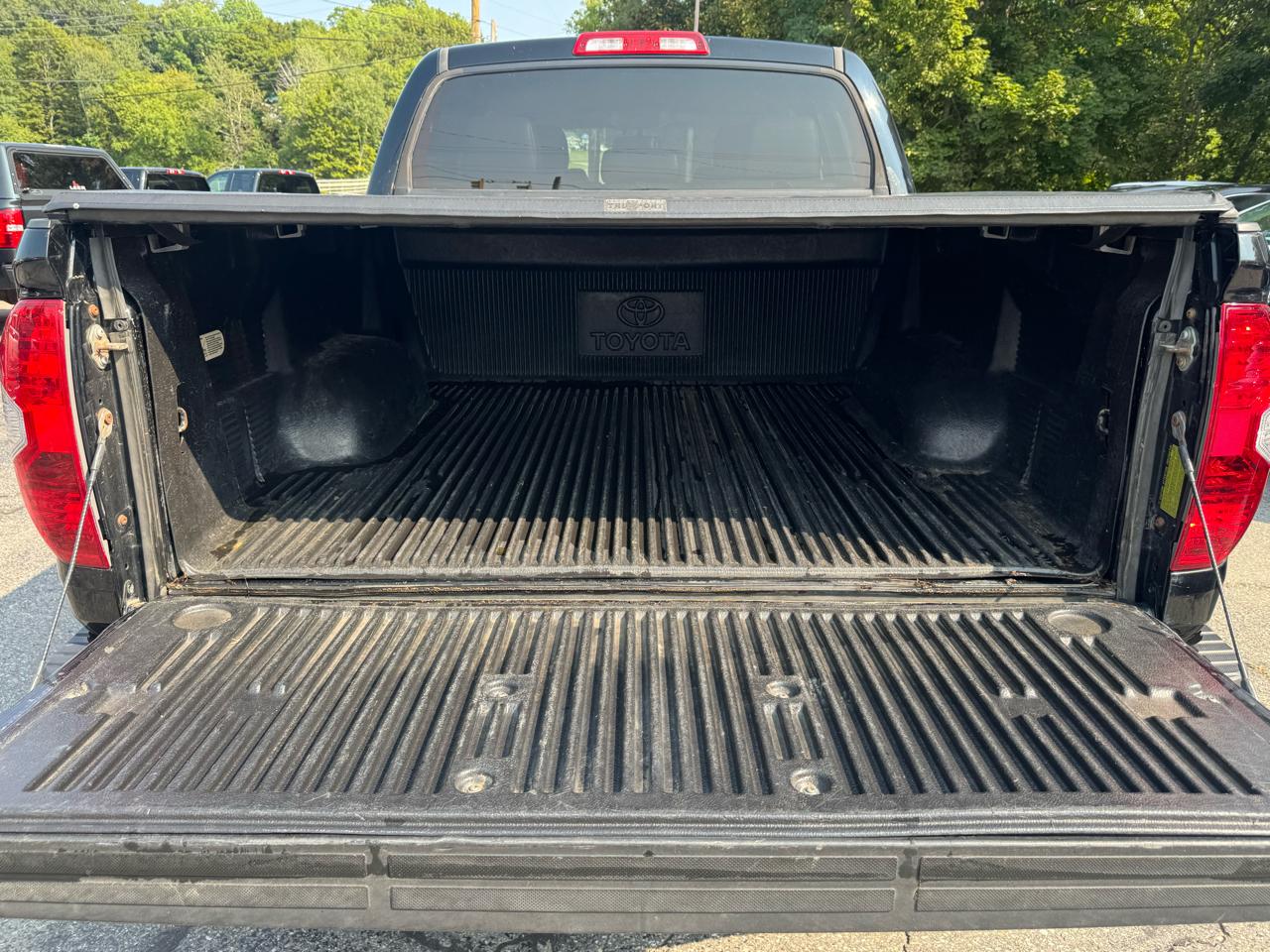 Toyota Tundra 4WD Truck CrewMax 5.7L V8 6-Spd AT SR5 (Natl) 2014