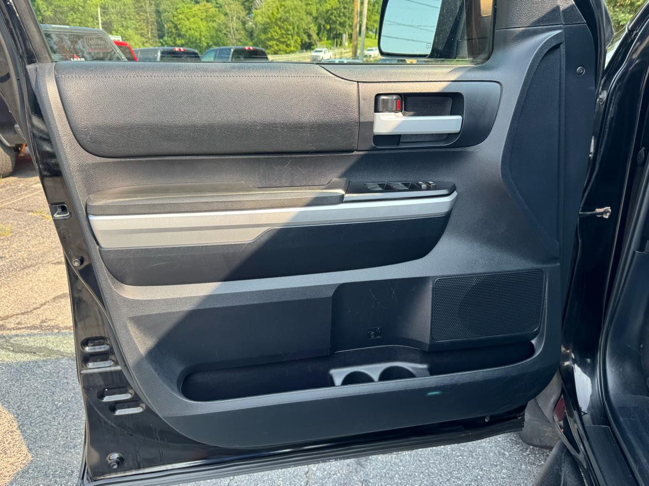 Toyota Tundra 4WD Truck CrewMax 5.7L V8 6-Spd AT SR5 (Natl) 2014
