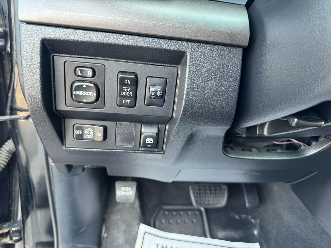 Toyota Tundra 4WD Truck CrewMax 5.7L V8 6-Spd AT SR5 (Natl) 2014