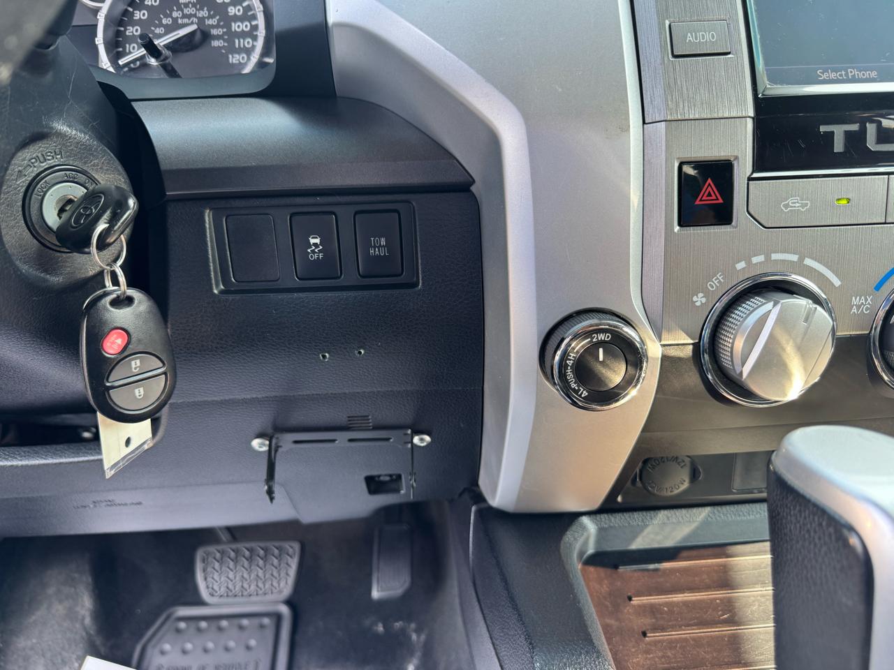 Toyota Tundra 4WD Truck CrewMax 5.7L V8 6-Spd AT SR5 (Natl) 2014