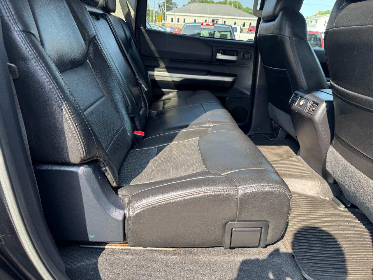 Toyota Tundra 4WD Truck CrewMax 5.7L V8 6-Spd AT SR5 (Natl) 2014
