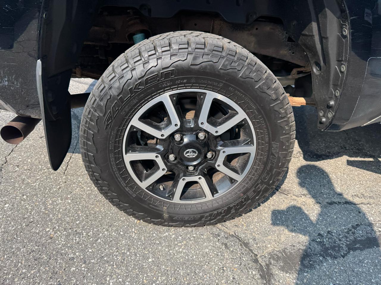 Toyota Tundra 4WD Truck CrewMax 5.7L V8 6-Spd AT SR5 (Natl) 2014