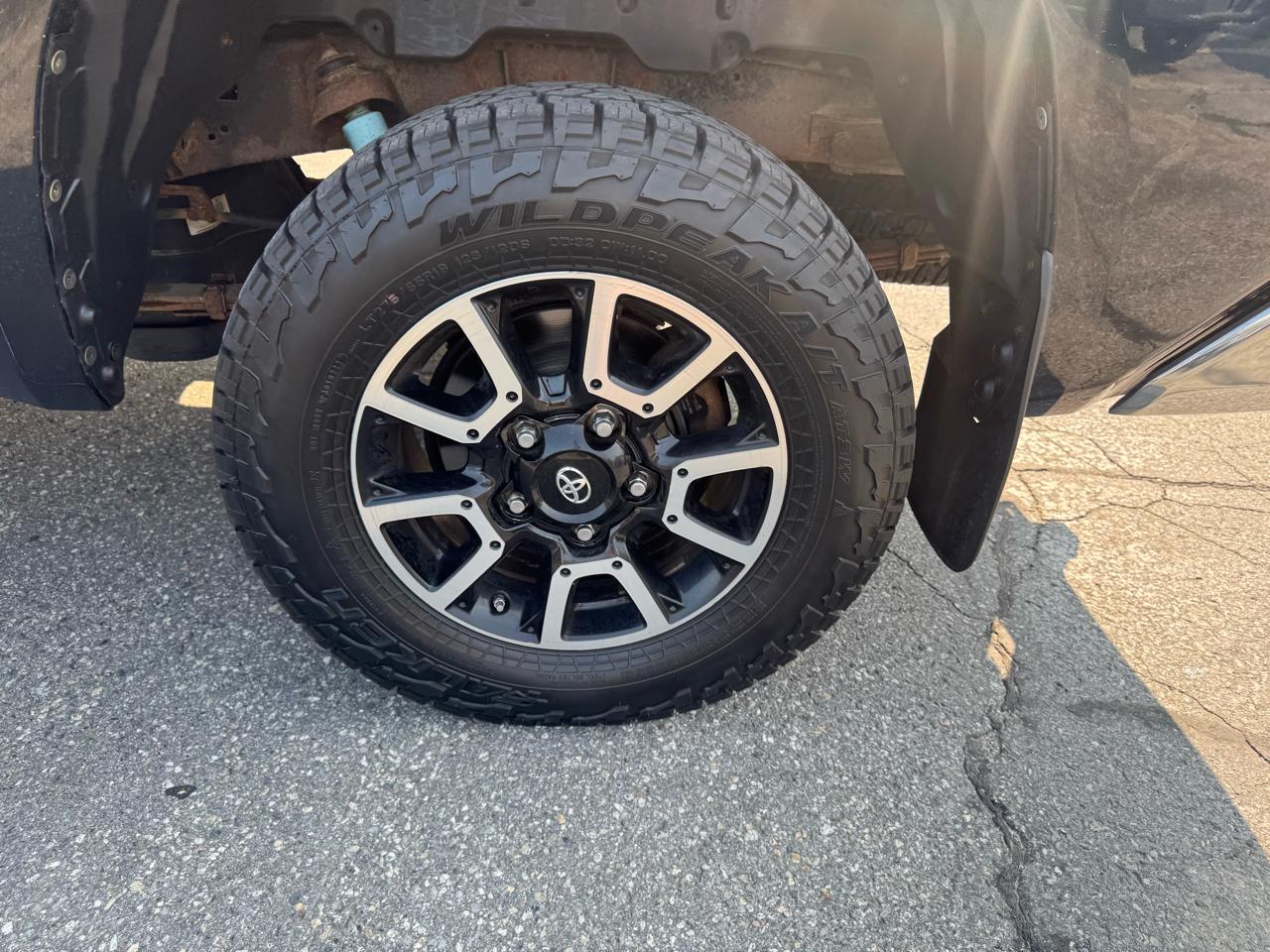 Toyota Tundra 4WD Truck CrewMax 5.7L V8 6-Spd AT SR5 (Natl) 2014