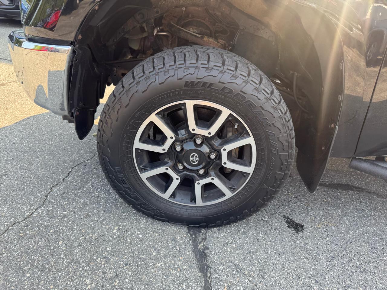 Toyota Tundra 4WD Truck CrewMax 5.7L V8 6-Spd AT SR5 (Natl) 2014