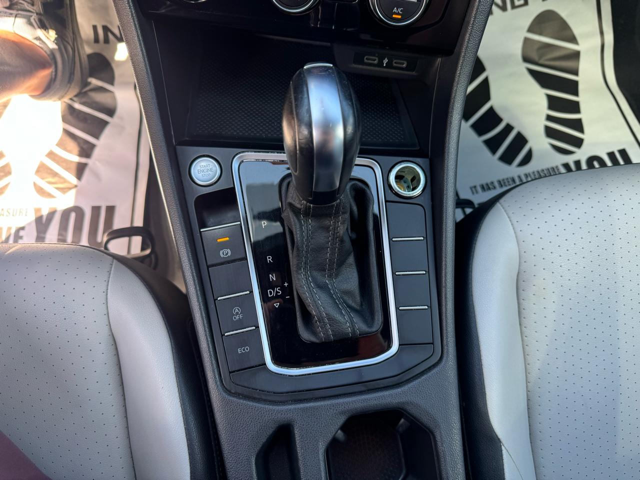 Volkswagen Jetta R-Line Auto w/SULEV 2020
