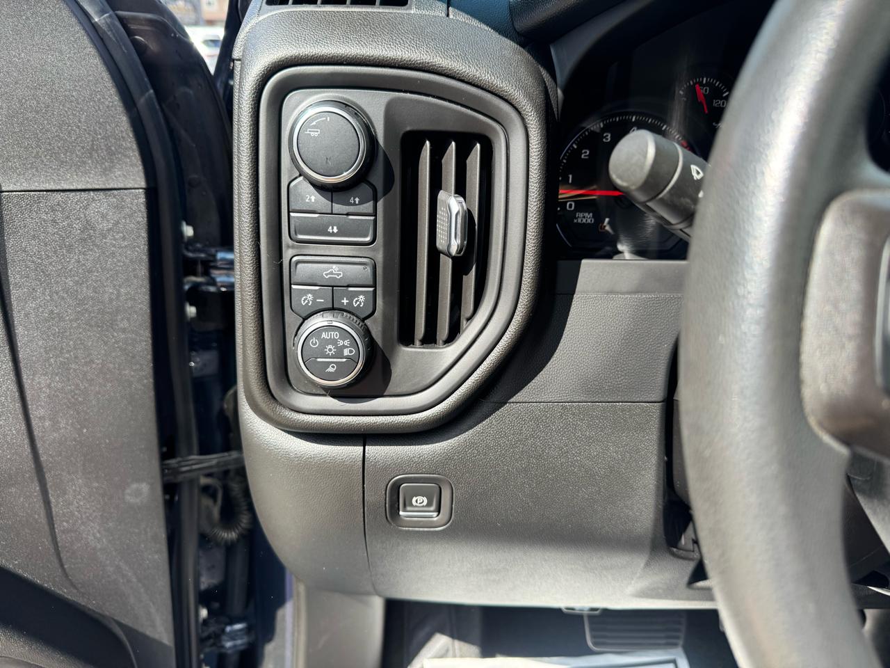 Chevrolet Silverado 2500HD 4WD Crew Cab 159" Custom 2020
