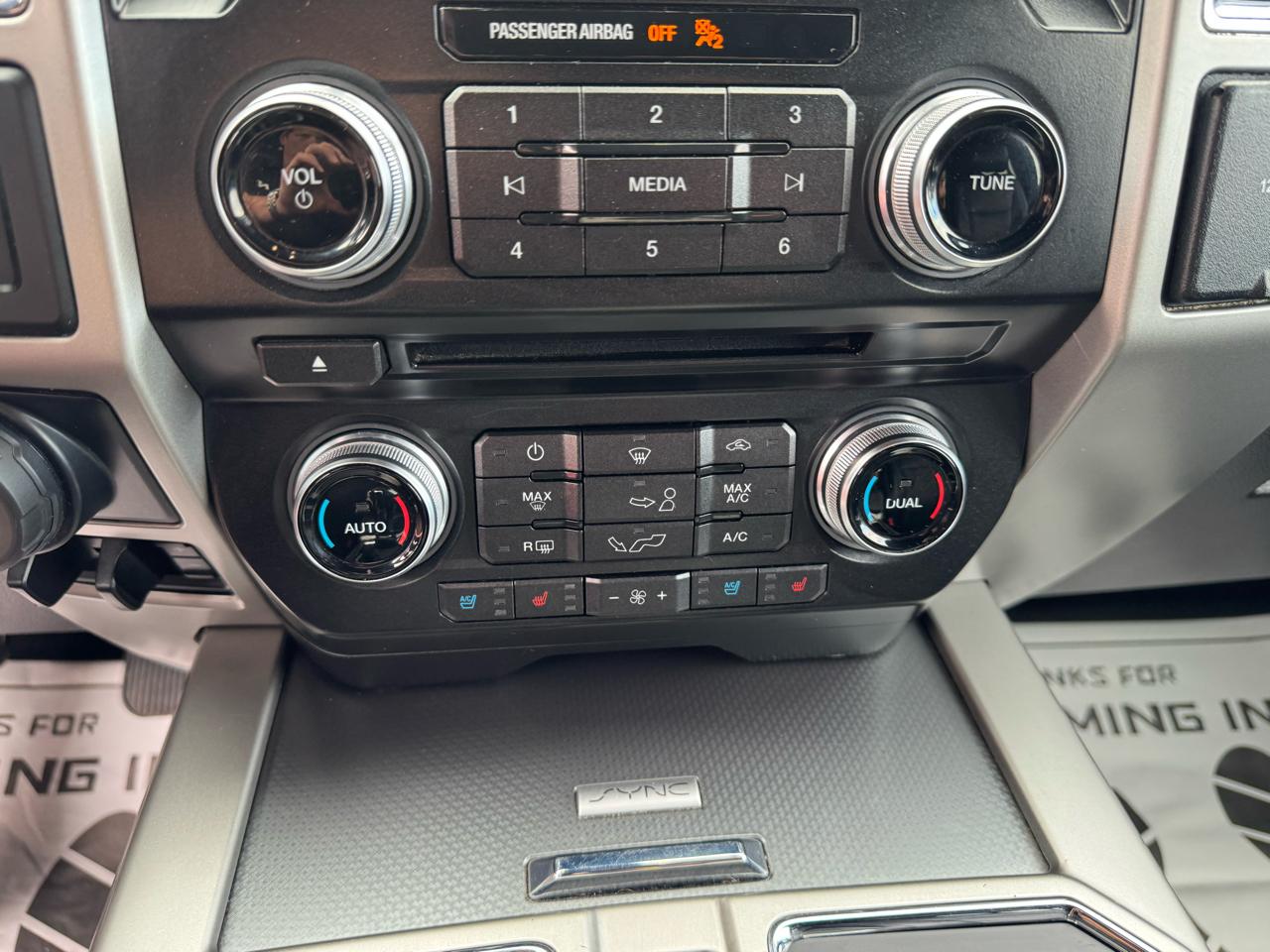 Ford F-150 4WD SuperCrew 145" Lariat 2016