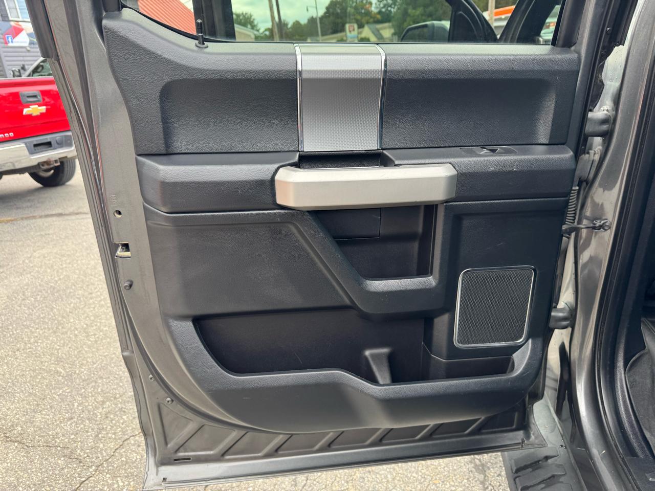 Ford F-150 4WD SuperCrew 145" Lariat 2016