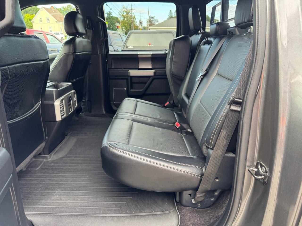 Ford F-150 4WD SuperCrew 145" Lariat 2016